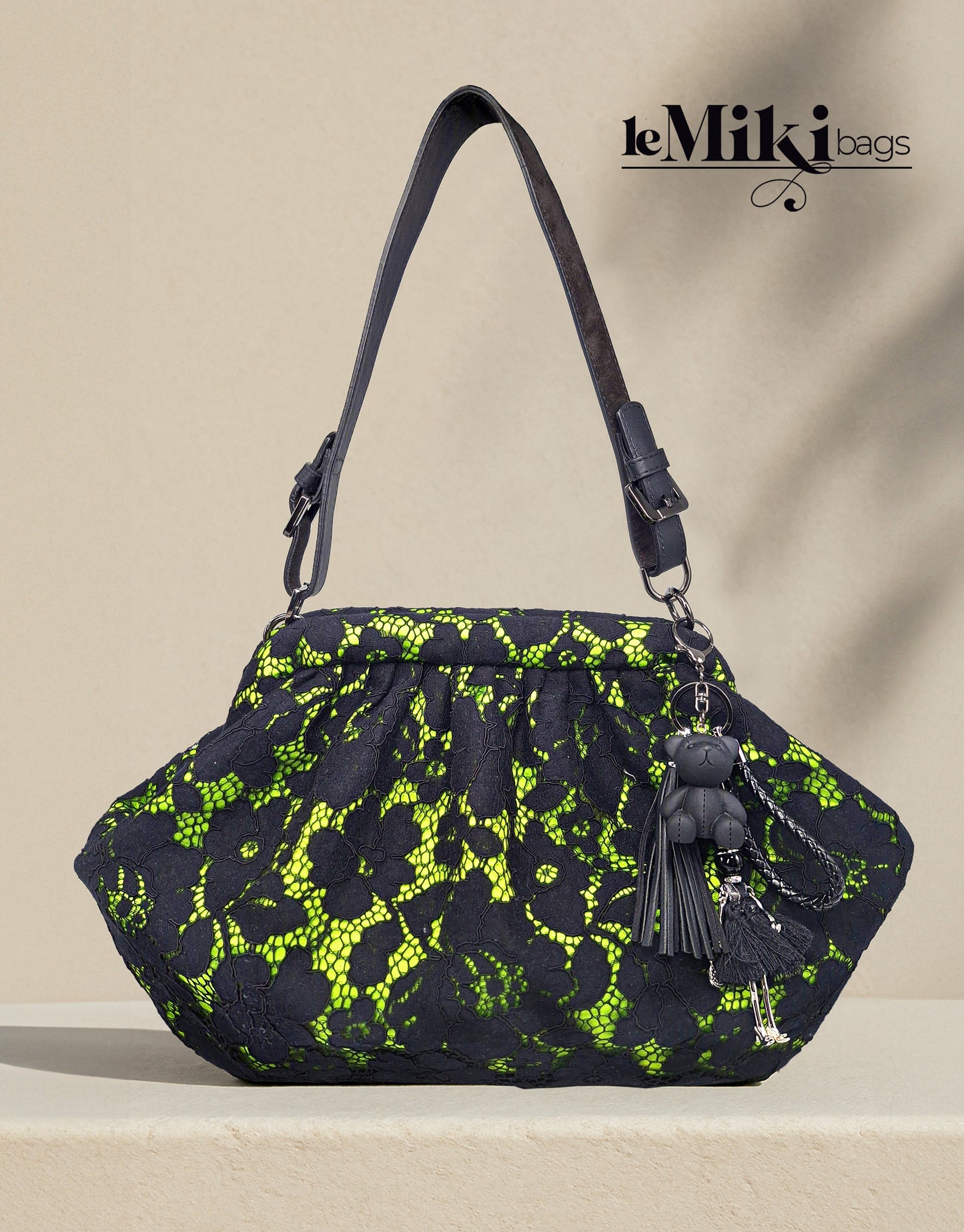 la FLUO LACE